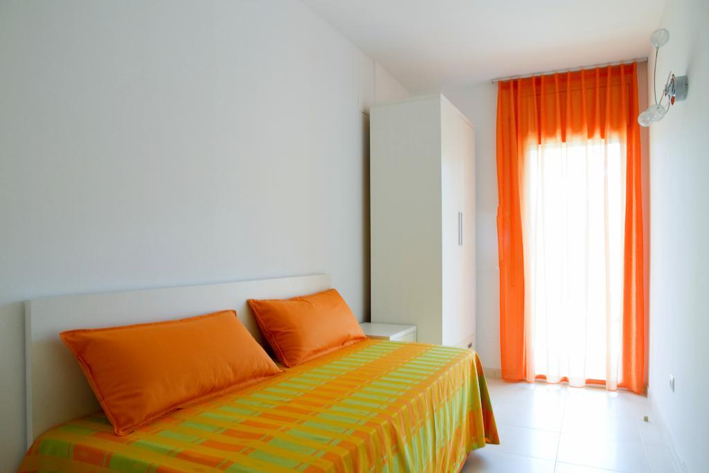 Rentalmar Paradise Families Only Con Parking サロウ 部屋 写真